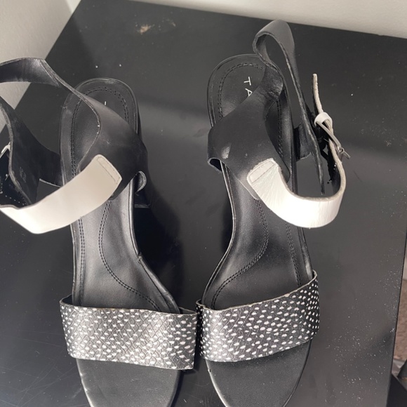 Tahari Women sandals size 8 1/2 - Picture 2 of 7